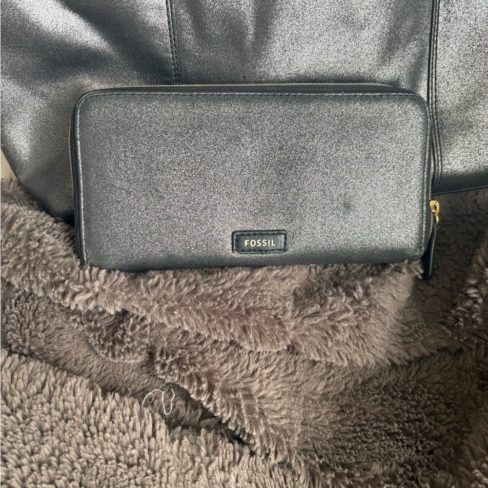 Fossil Metallic Silver-Gray Tote with Matching Wallet - Picture 3 of 6